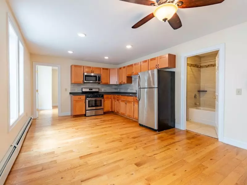 83 Park St #1, Burlington, VT | Renovated 2 Bedroom Apartment Near Downtown & UVM | June 2027