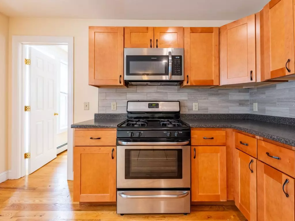 83 Park St #1, Burlington, VT | Renovated 2 Bedroom Apartment Near Downtown & UVM | June 2027
