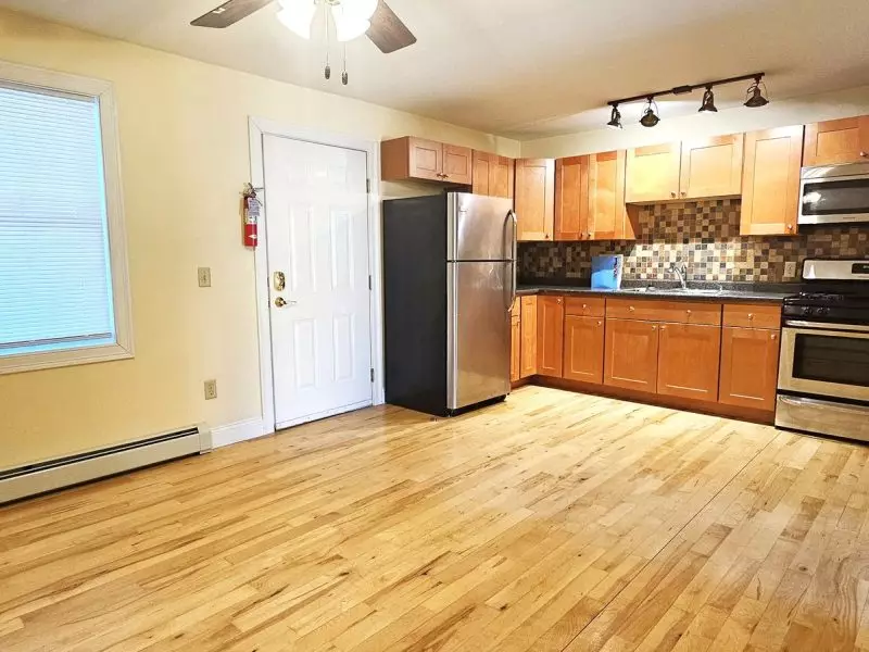 51 North Champlain St #5, Burlington, VT | Renovated 1 Bedroom Apartment with Heat Included, Laundry & Hardwood Floors | Near Church Street