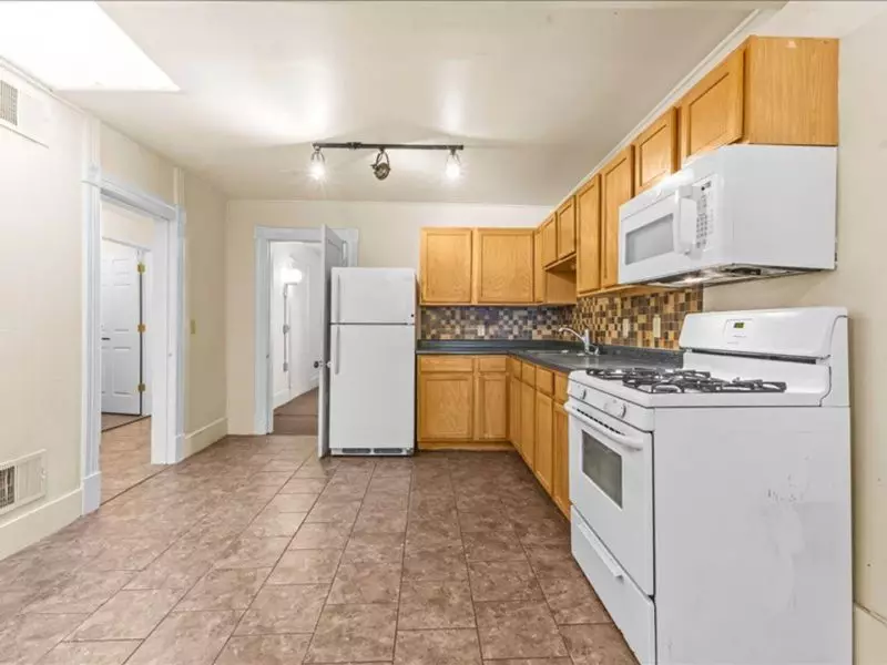 252 North St #4, Burlington, VT | 4 Bedroom Apartment in the Old North End