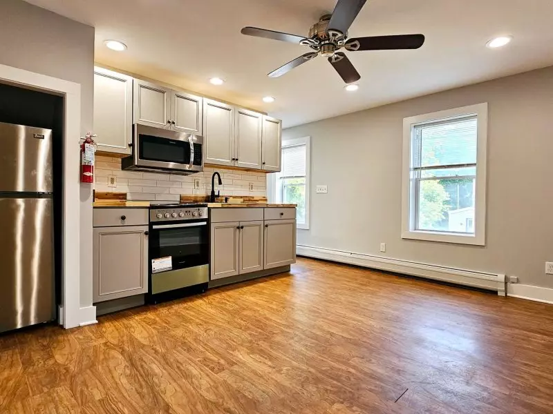 One Bedroom with Parking – 51A Barrett St, Burlington, VT AVAILABLE – October 15, 2026