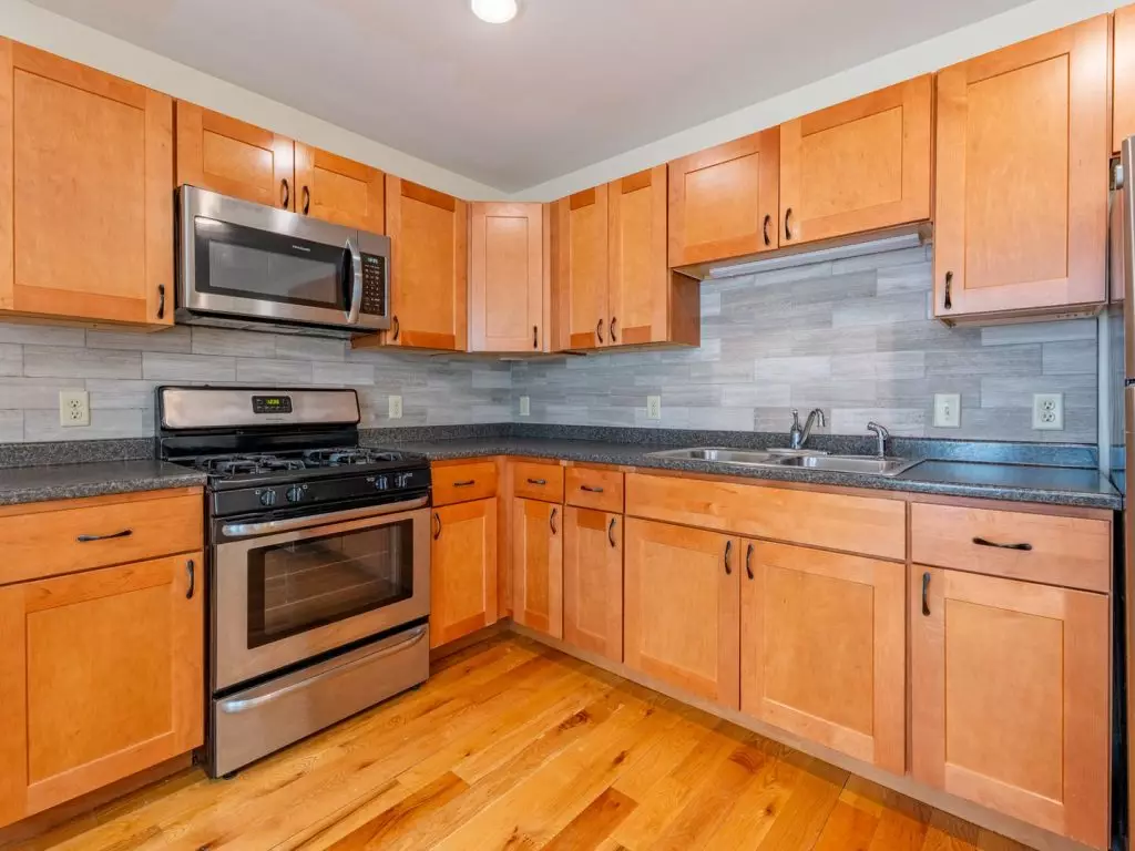 83 Park St #1, Burlington, VT | Renovated 2 Bedroom Apartment Near Downtown & UVM | June 2027