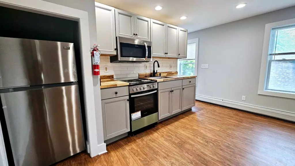 One Bedroom with Parking – 51A Barrett St, Burlington, VT AVAILABLE – October 15, 2026