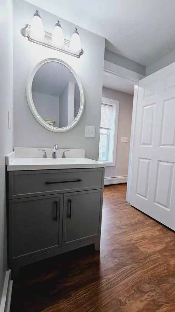 One Bedroom with Parking – 51A Barrett St, Burlington, VT AVAILABLE – October 15, 2026