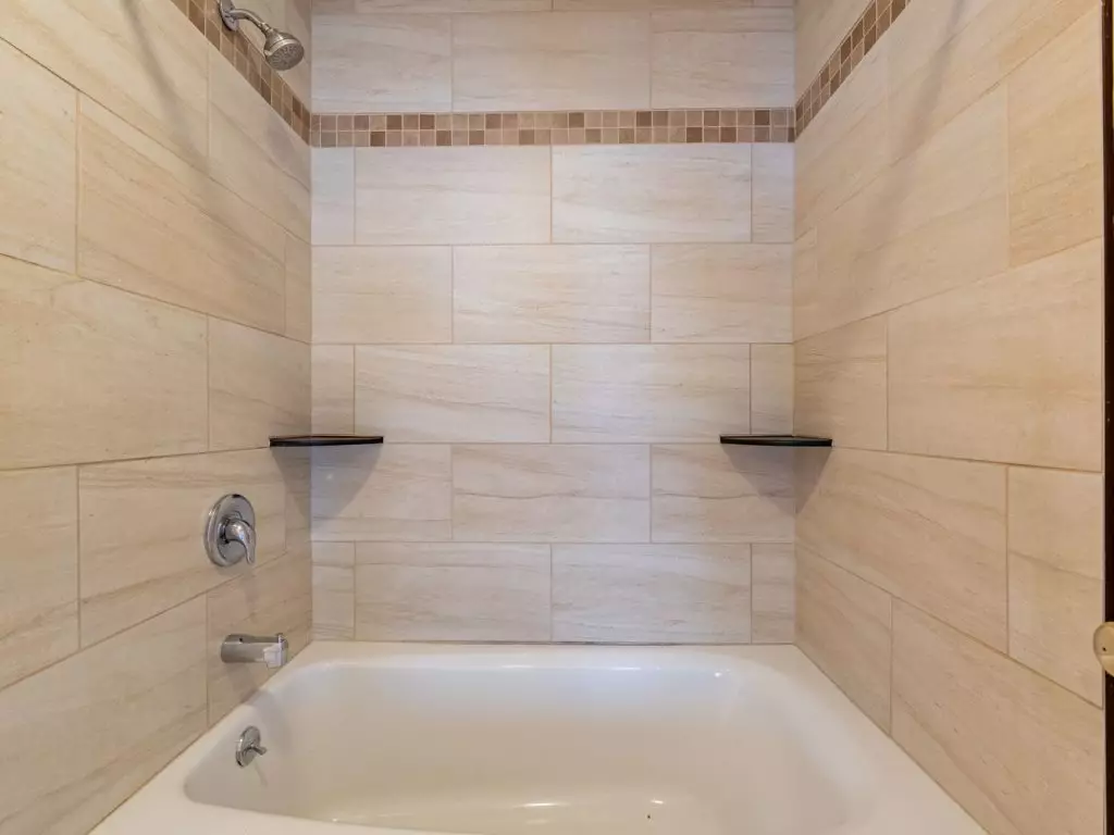 83 Park St #1, Burlington, VT | Renovated 2 Bedroom Apartment Near Downtown & UVM | June 2027