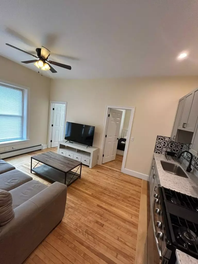 Furnished One Bedroom Available in a Four Bedroom Apartment