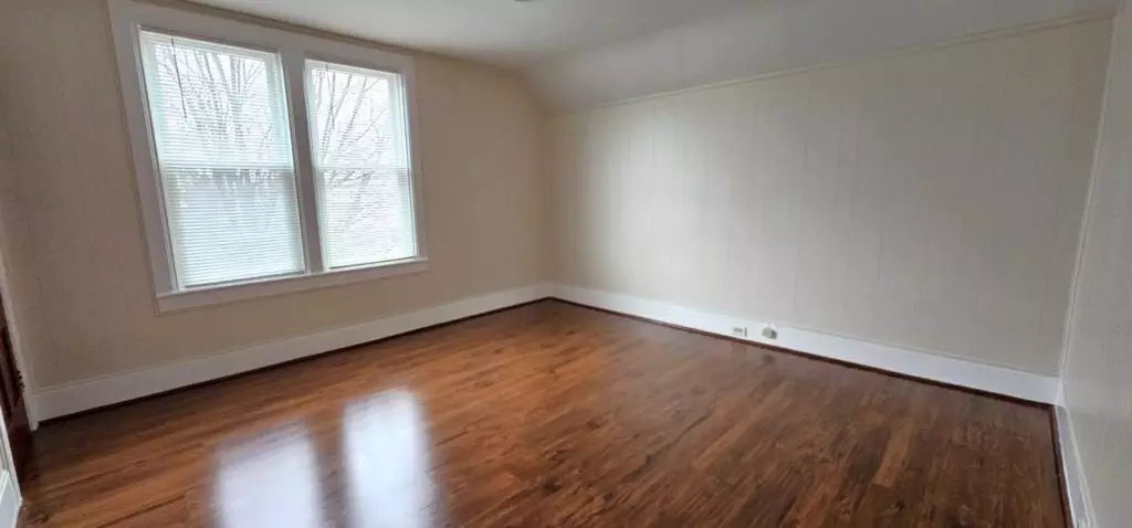 Spacious 2 bedroom available!