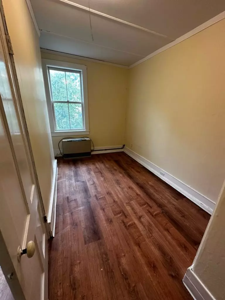 ONE BEDROOM (PLUS OFFICE) AVAILABLE IN BURLINGTON VT- JUNE 1ST, 2026