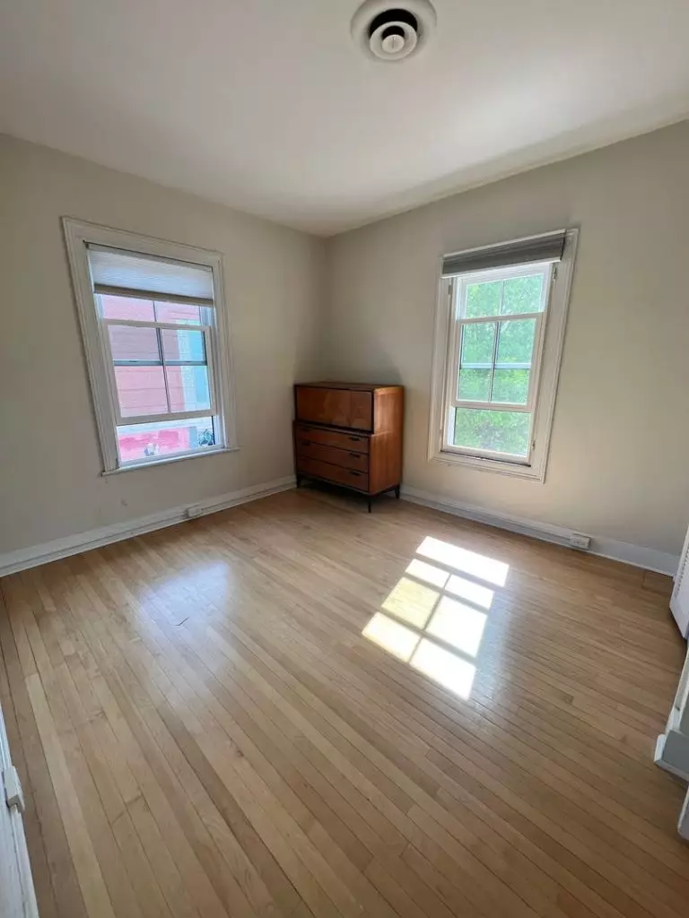 One Bedroom – Heat Included – 33 Pine Street, Apt. 3 – Burlington, VT June 1st 2026