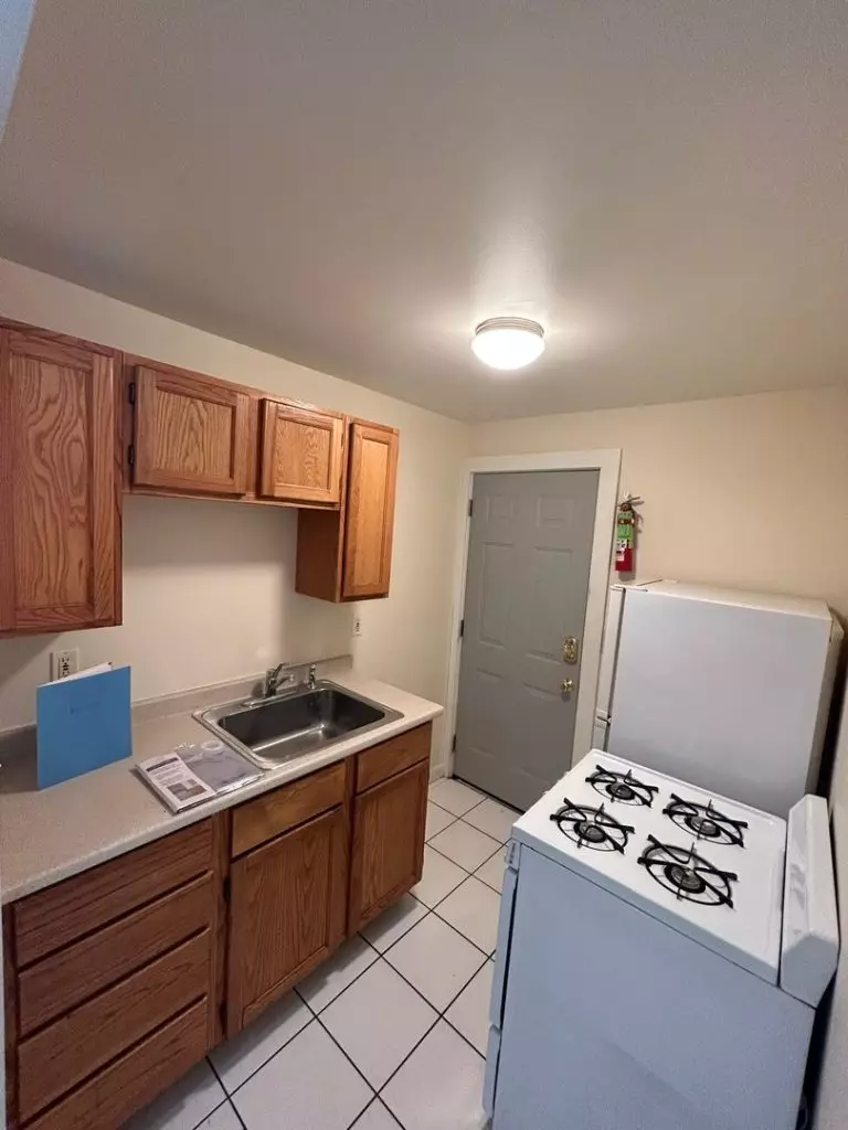 Spacious Studio Apartment Available June 1st!