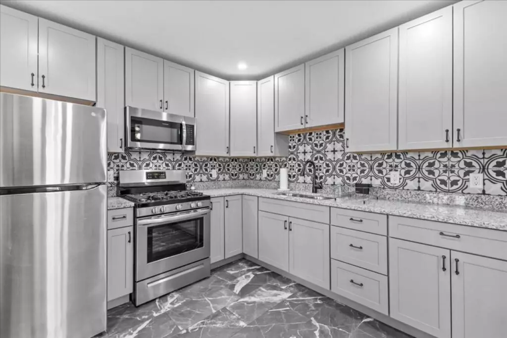 Newly Renovated 4 Bedroom Apartment Near UVM | 416 Pearl St #3
