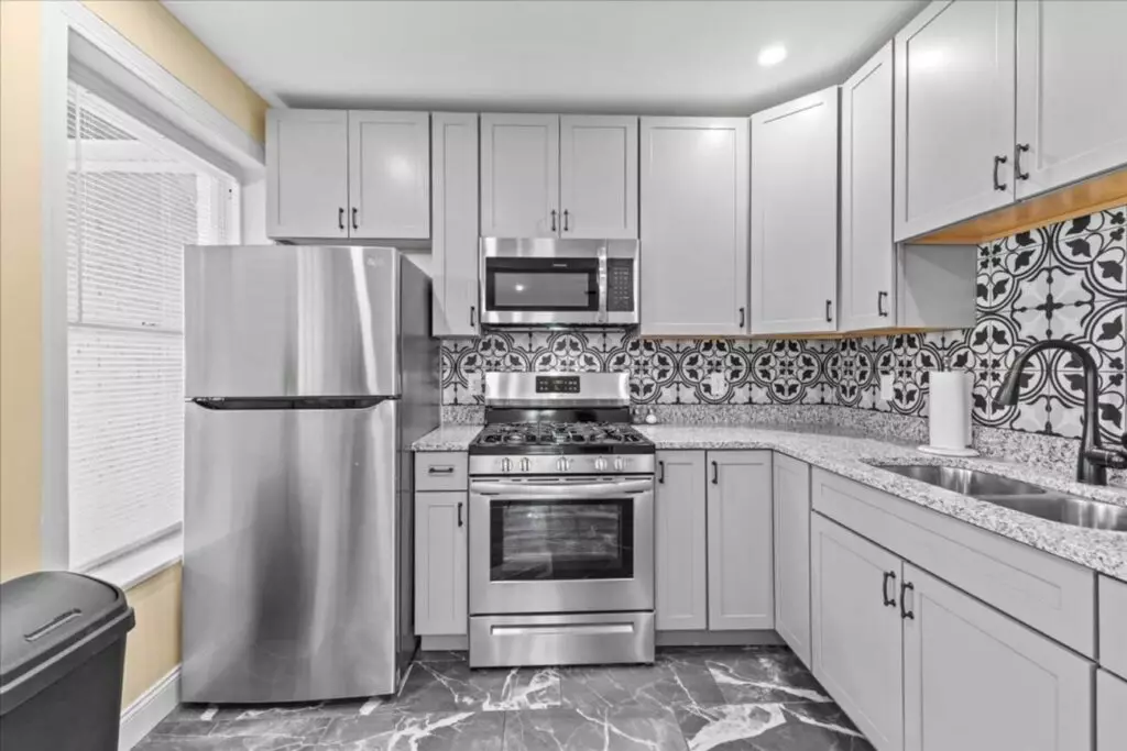 Newly Renovated 4 Bedroom Apartment Near UVM | 416 Pearl St #3
