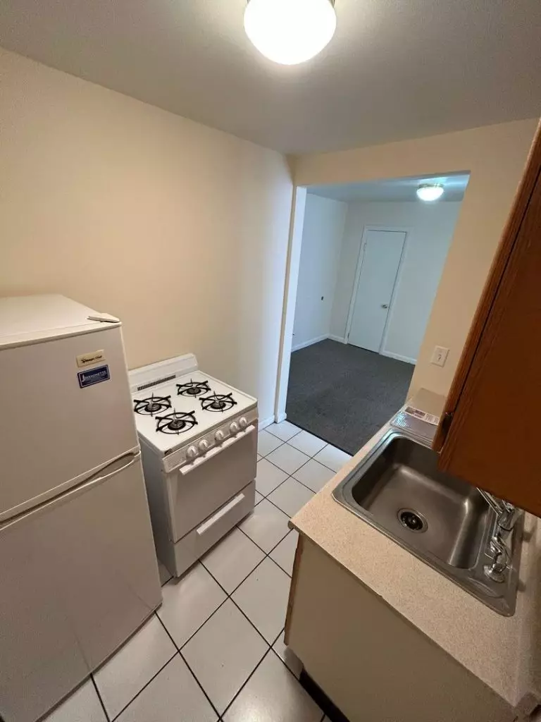 Spacious Studio Apartment Available June 1st!