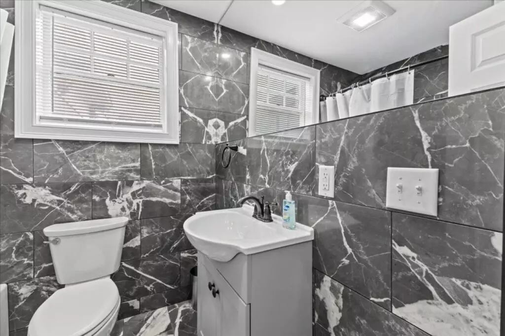 Newly Renovated 4 Bedroom Apartment Near UVM | 416 Pearl St #3