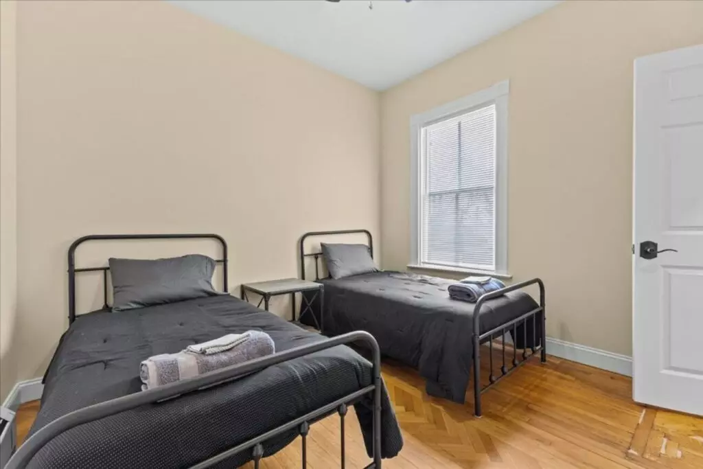 Newly Renovated 4 Bedroom Apartment Near UVM | 416 Pearl St #3