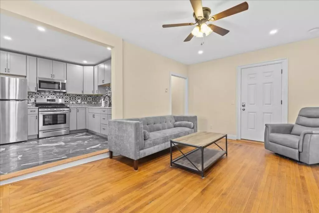 Newly Renovated 4 Bedroom Apartment Near UVM | 416 Pearl St #3