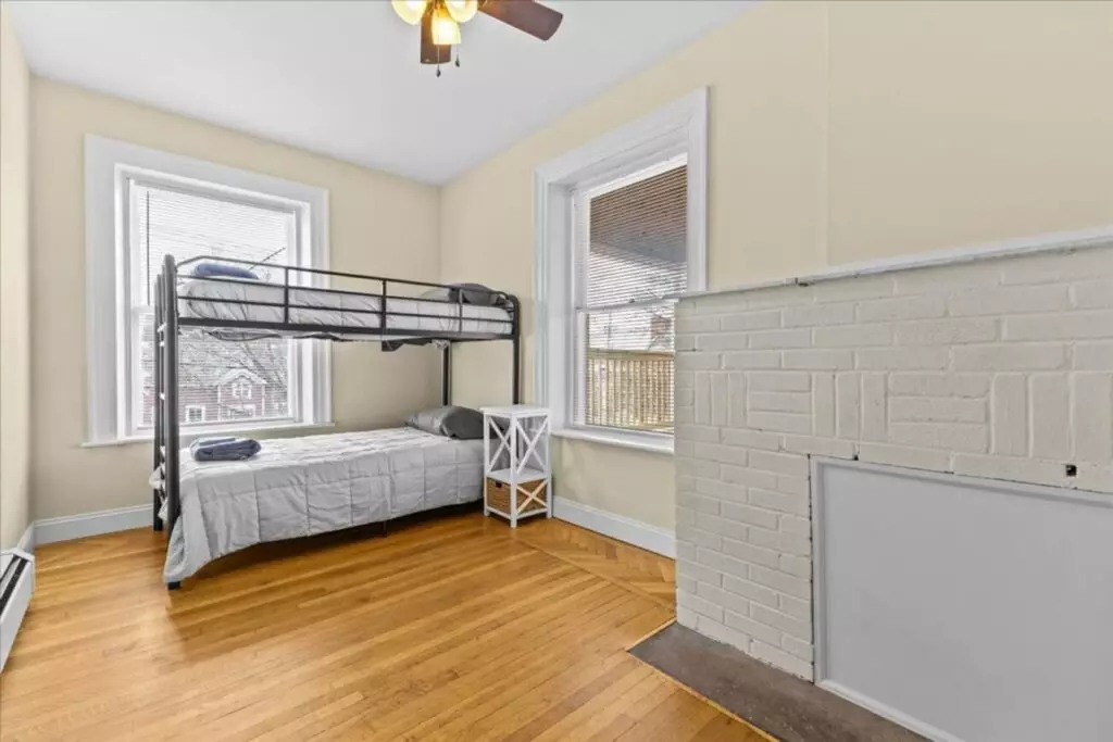 Newly Renovated 4 Bedroom Apartment Near UVM | 416 Pearl St #3