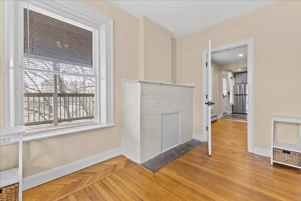 Newly Renovated 4 Bedroom Apartment Near UVM | 416 Pearl St #3
