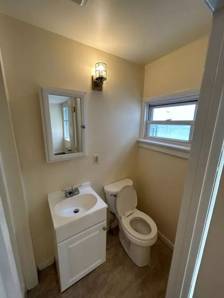 Spacious Studio Apartment Available June 1st!