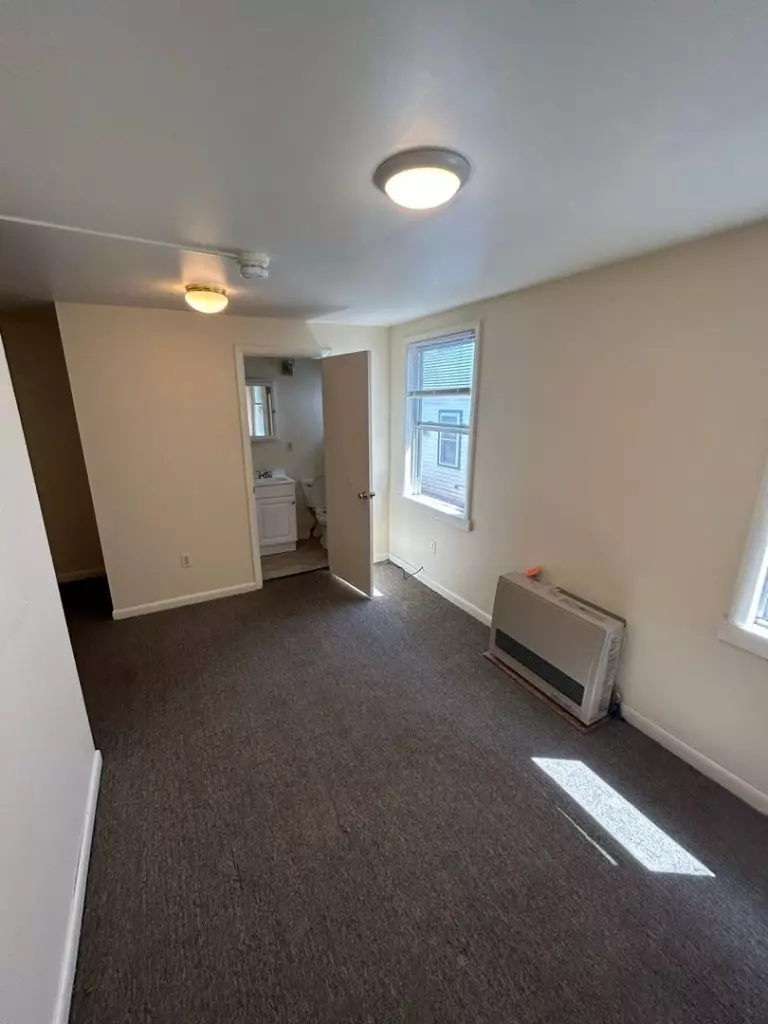 Spacious Studio Apartment Available June 1st!