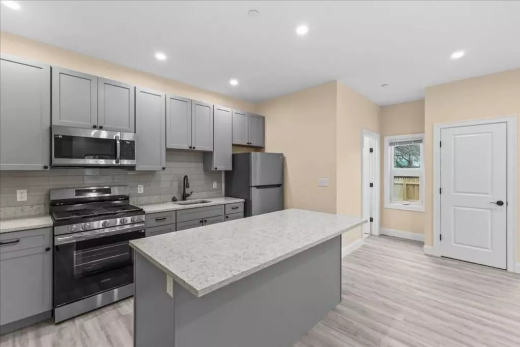 Four Bedroom & 4.5 Bathroom Apartment – AVAILABLE FOR JUNE 1st, 2027