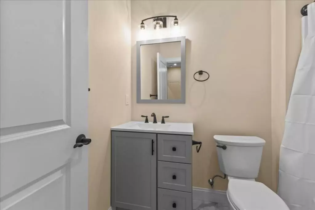 Four Bedroom & 4.5 Bathroom Apartment – AVAILABLE FOR JUNE 1st, 2027