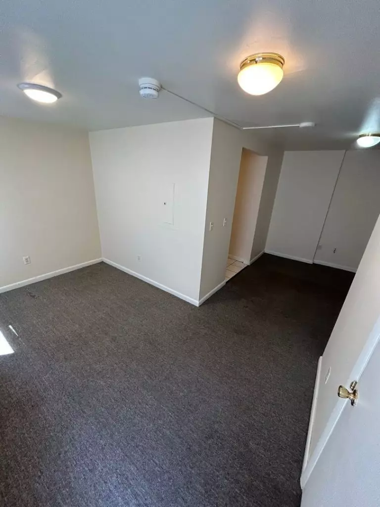 Spacious Studio Apartment Available June 1st!