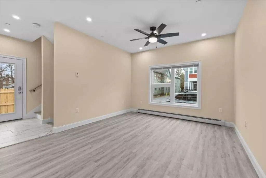 Four Bedroom & 4.5 Bathroom Apartment – AVAILABLE FOR JUNE 1st, 2027