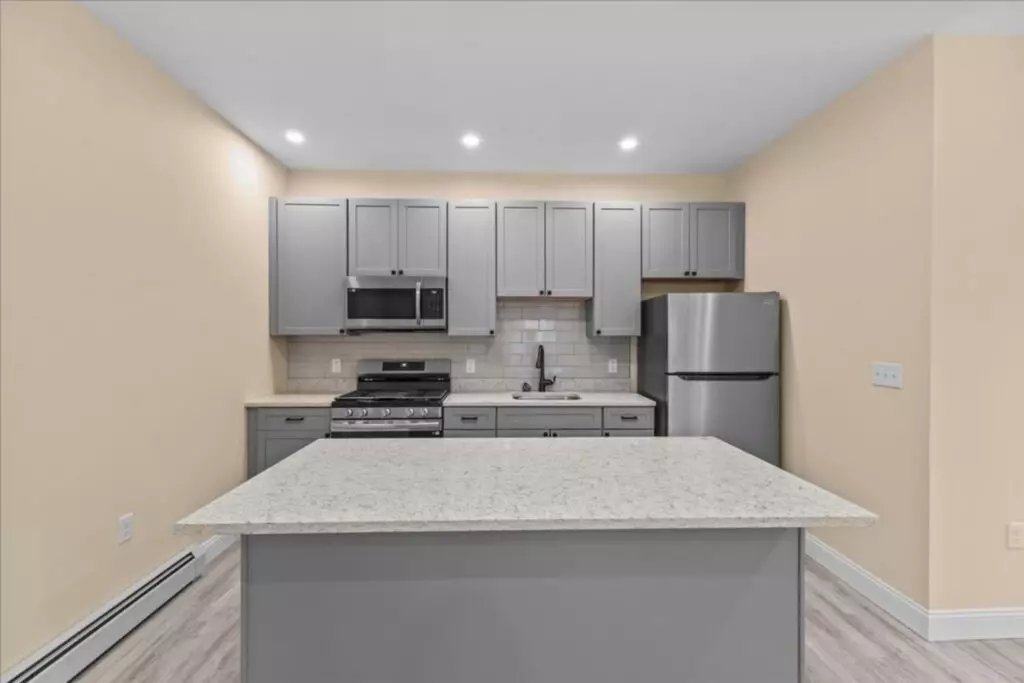 Four Bedroom & 4.5 Bathroom Apartment – AVAILABLE FOR JUNE 1st, 2027