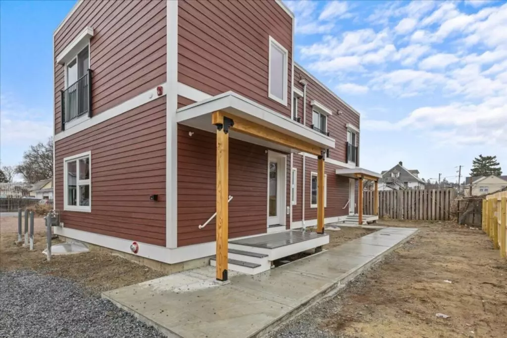 Four Bedroom & 4.5 Bathroom Apartment – AVAILABLE FOR JUNE 1st, 2027