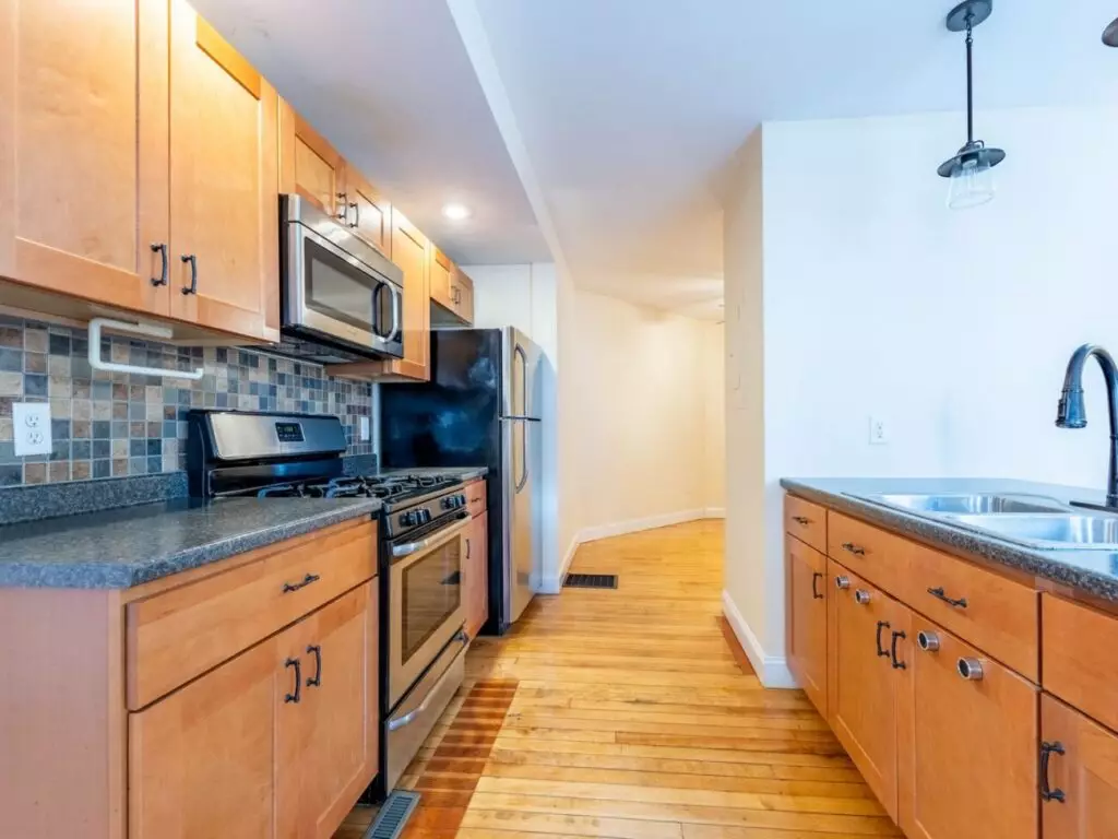 40 Blodgett St #2- BEAUTIFUL 2 BEDROOM PLUS OFFICE! Available for an Immediate Move-in