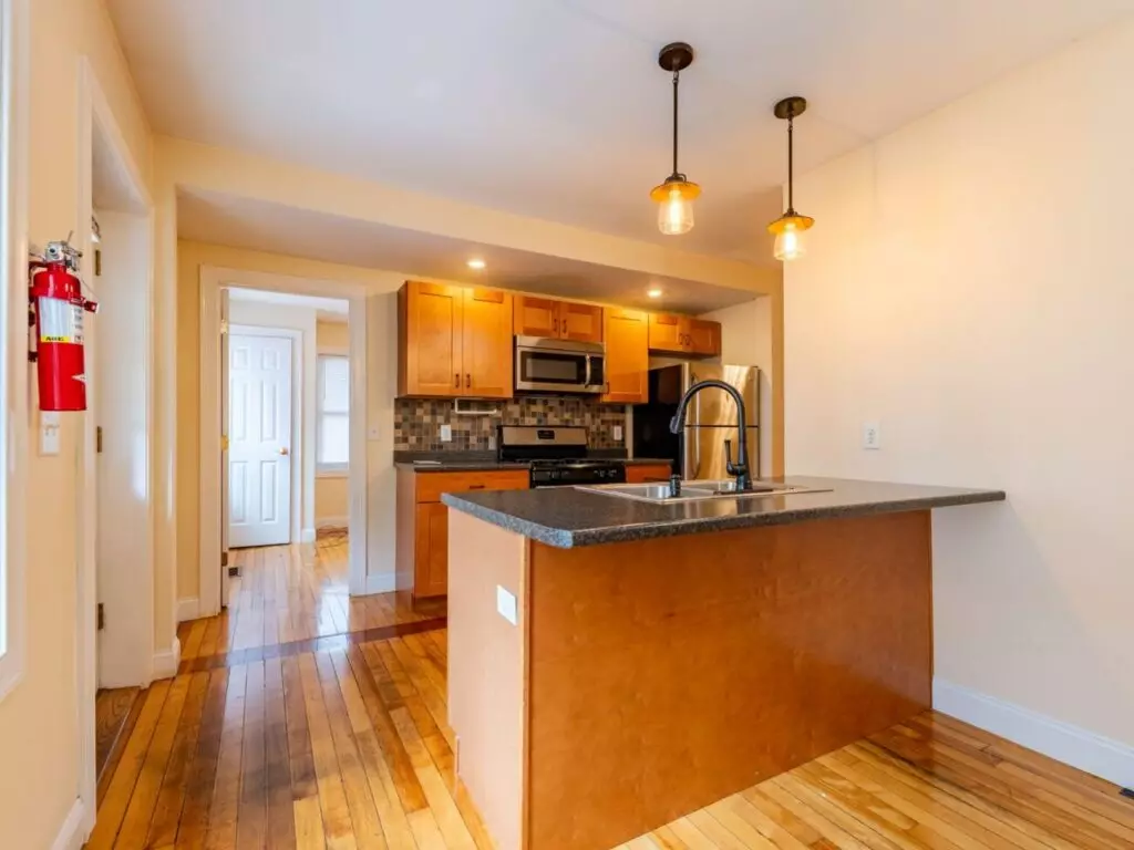 40 Blodgett St #2- BEAUTIFUL 2 BEDROOM PLUS OFFICE! Available for an Immediate Move-in
