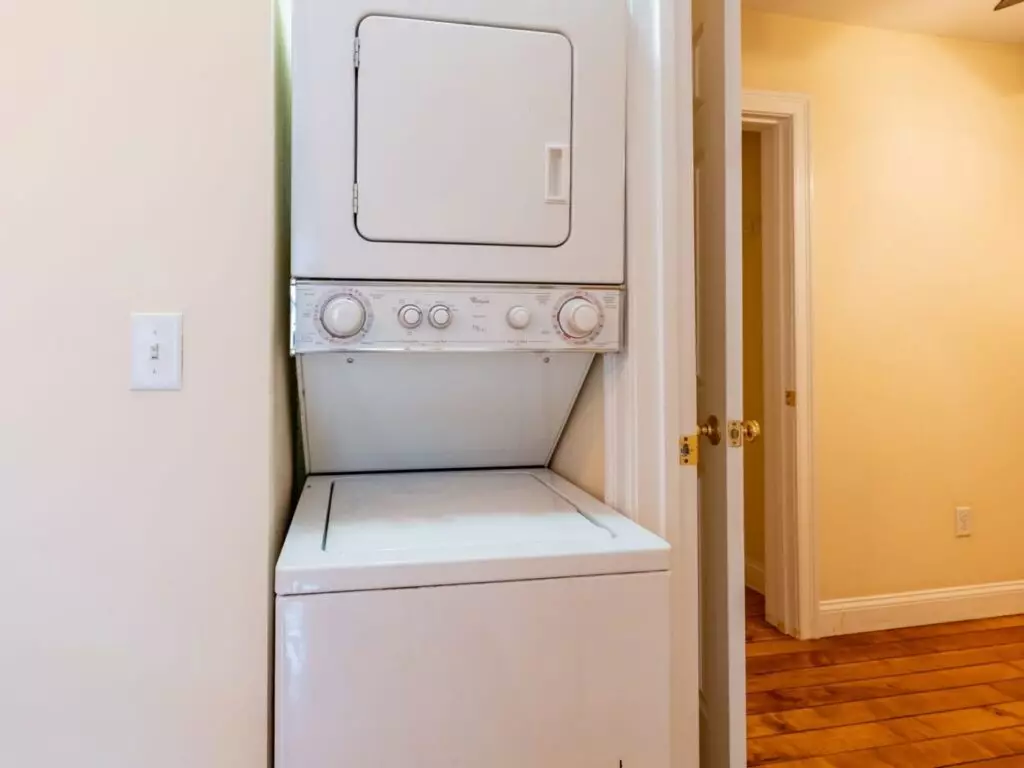 40 Blodgett St #2- BEAUTIFUL 2 BEDROOM PLUS OFFICE! Available for an Immediate Move-in