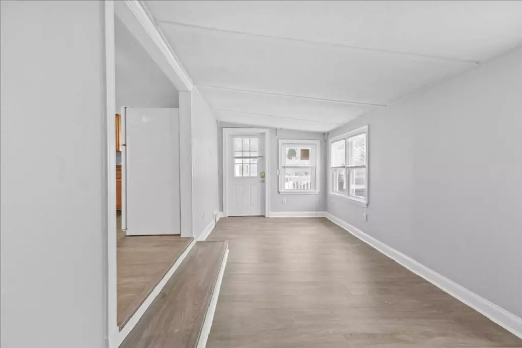 Newly Renovated 3 bedroom home in Burlington