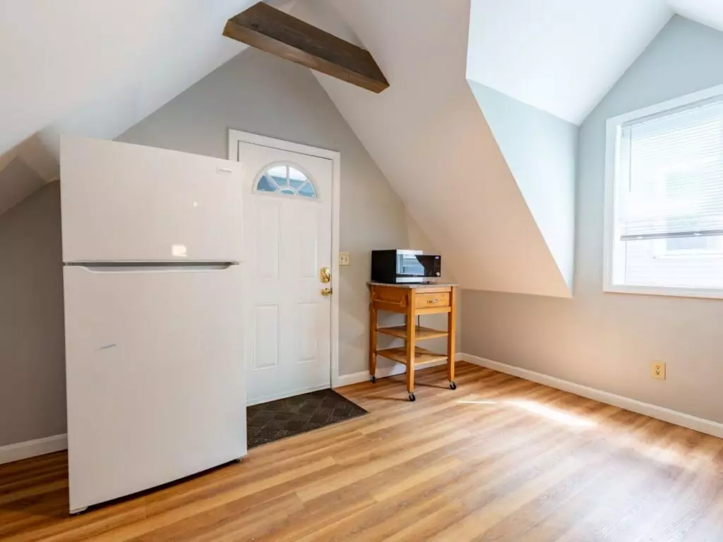 Unique two bedroom in Burlington – Available June 1st, 2026