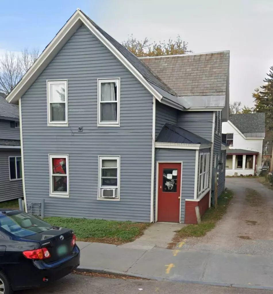 Unique two bedroom in Burlington – Available June 1st, 2026