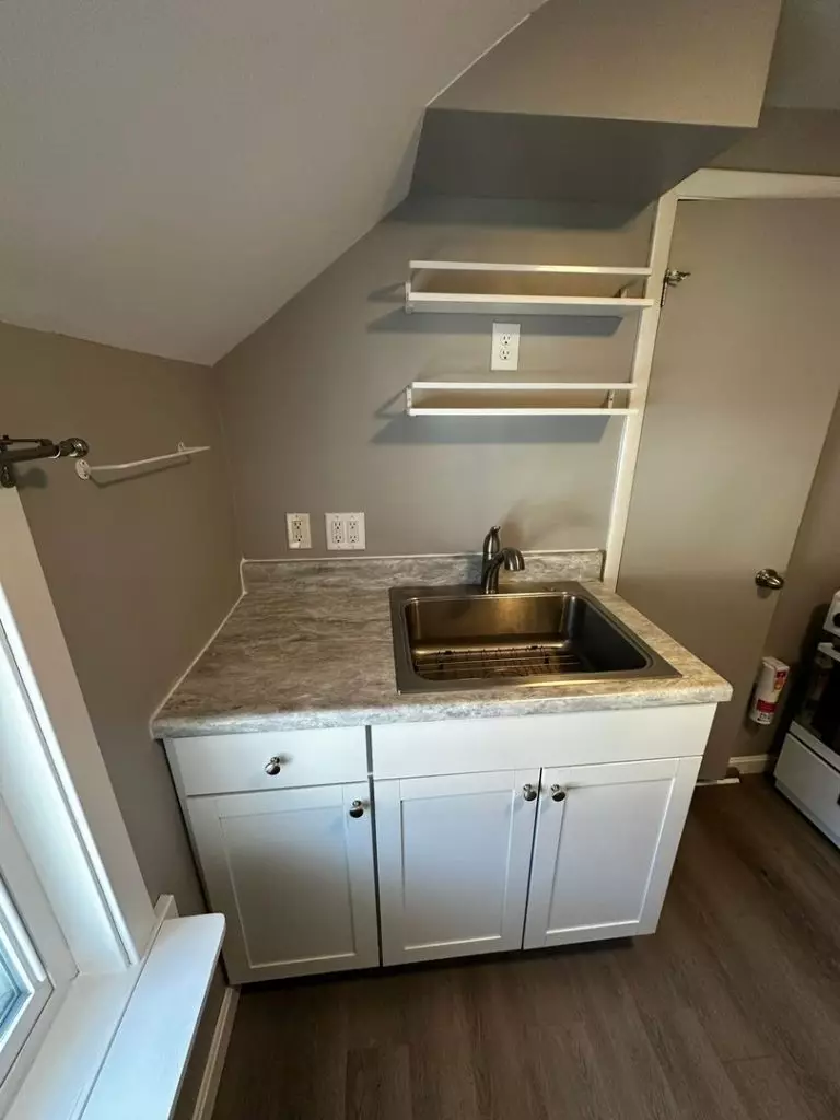 ONE BEDROOM AVAILABLE – 176 Park Street, Apt #2 – Burlington VT June 1st, 2026