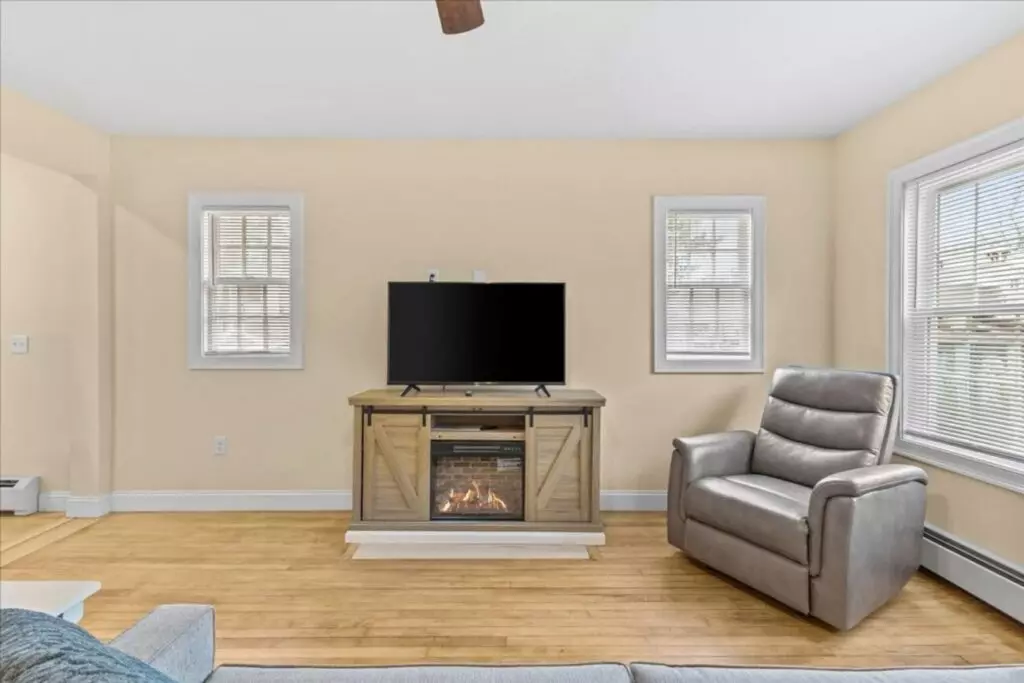Four Bedroom Apartment next to UVM Center – Available February 1st, 2027!