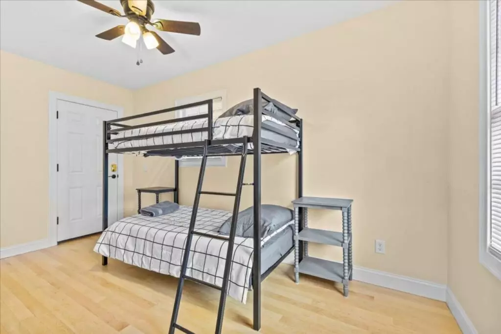 Four Bedroom Apartment next to UVM Center – Available February 1st, 2027!