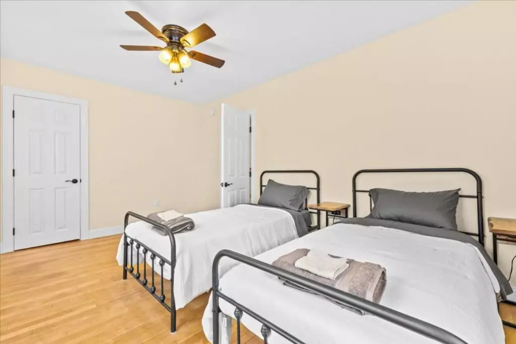 Four Bedroom Apartment next to UVM Center – Available February 1st, 2027!