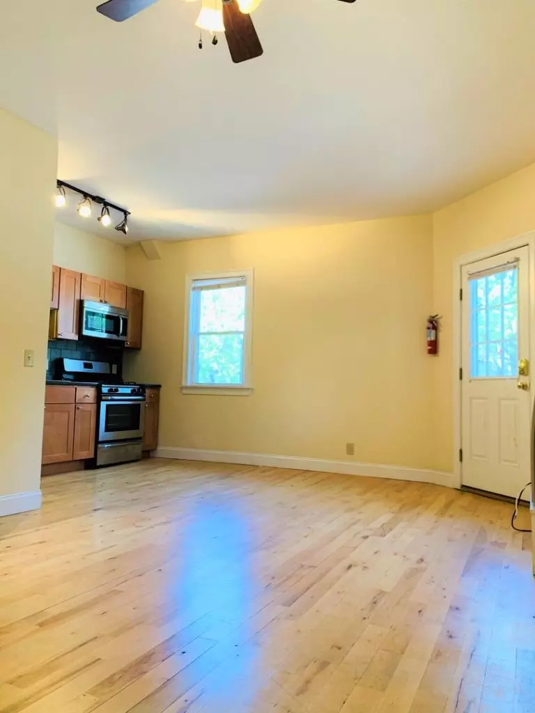 137 Park Street #2, Burlington – June 1st, 2026
