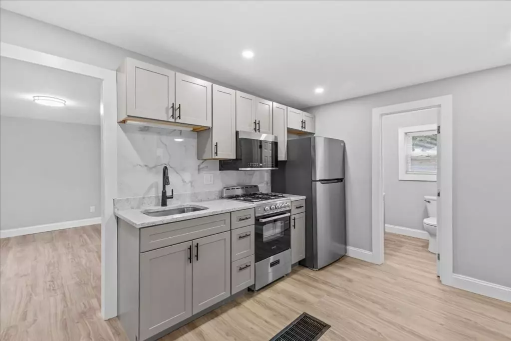 AVAILABLE September 1st, 2026 – Newly Renovated 3 BR Apartment Near UVM Campus & Downtown Burlington