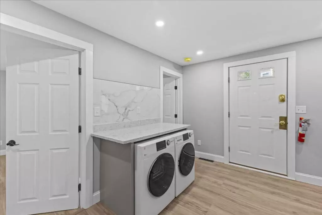 AVAILABLE September 1st, 2026 – Newly Renovated 3 BR Apartment Near UVM Campus & Downtown Burlington