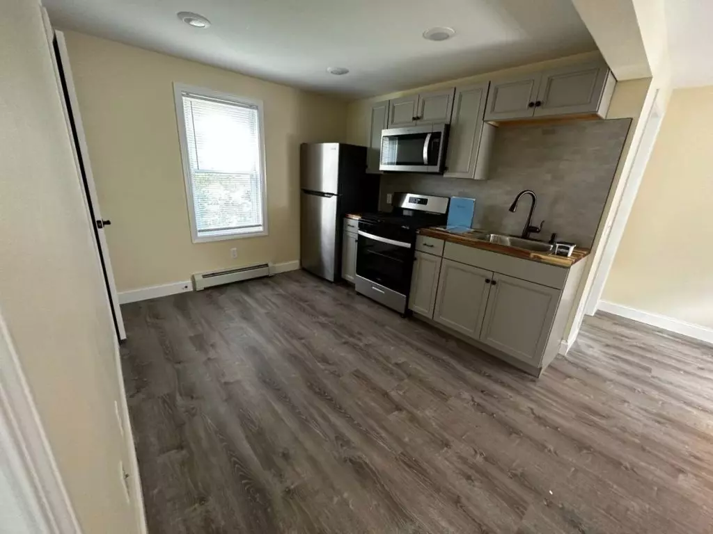 Newly-updated 2 bedroom in Burlington, 10 Rose St #2 – AVAILABLE JUNE 1st, 2026