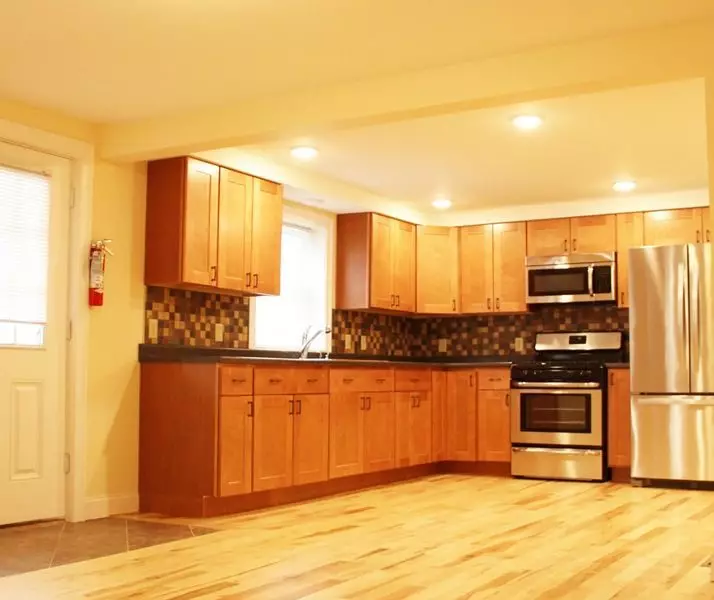 5 Bedroom, 2 Bathroom Apartment in Downtown Burlington, VT | Near UVM & Champlain College | June 2027