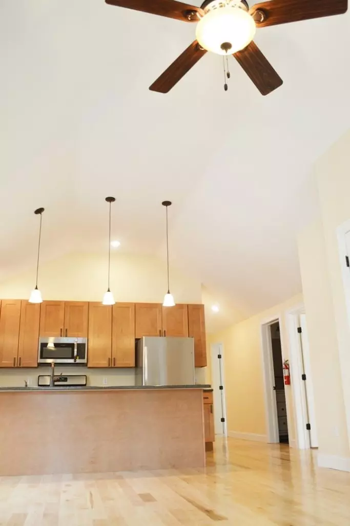 279 North St, Burlington, VT | 4 Bedroom Apartment with Laundry & Parking | June 2027