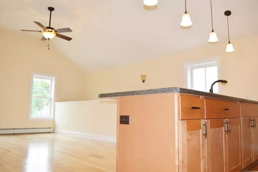 279 North St, Burlington, VT | 4 Bedroom Apartment with Laundry & Parking | June 2027