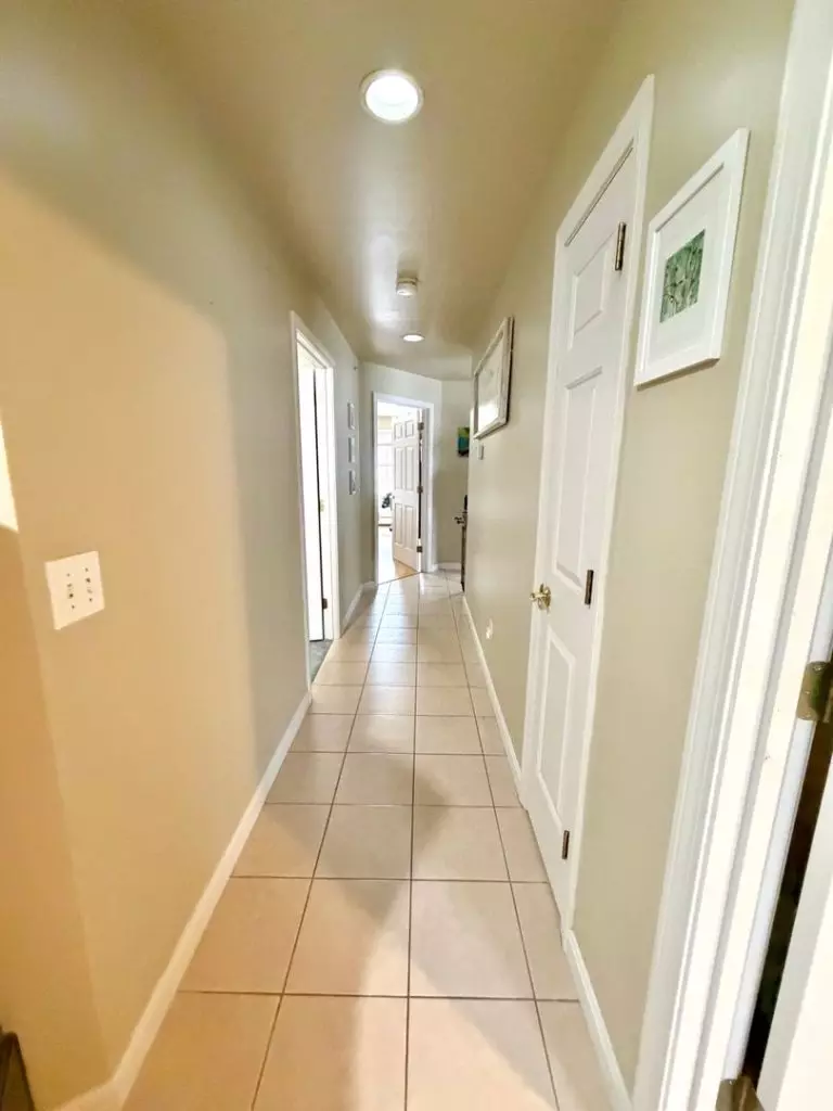 2 Bedroom with Laundry and Parking – 1144 North Ave in Burlington