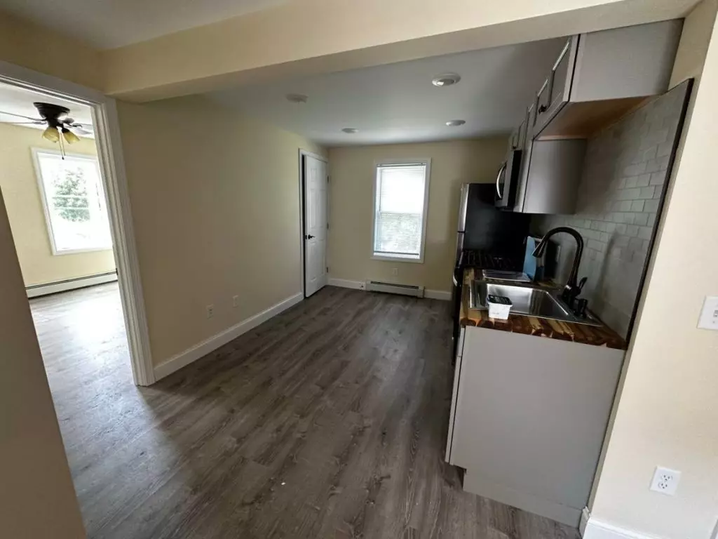 Newly-updated 2 bedroom in Burlington, 10 Rose St #2 – AVAILABLE JUNE 1st, 2026