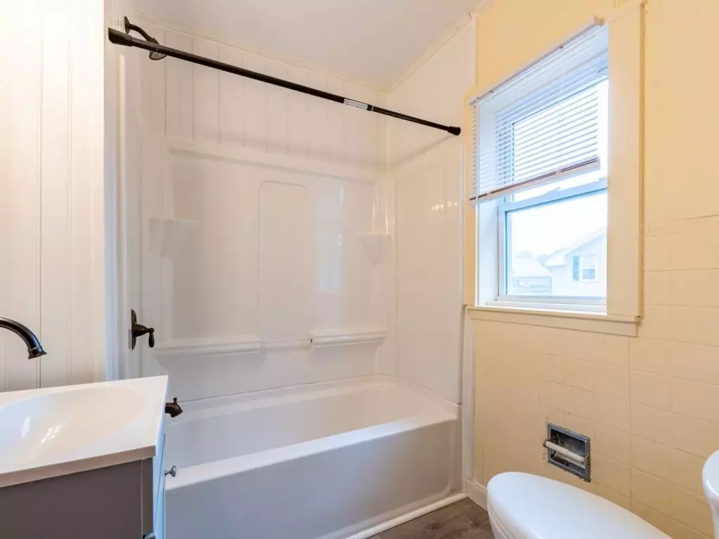 AVAILABLE JUNE 1, 2027 – Updated 4BR Old North End Apartment Near UVM & Downtown Burlington Available June 1, 2027 -Welcome to this recently updated 4-bedroom, 1-bathroom second-floor apartment located in the heart of the Old North End. Enjoy refinished f